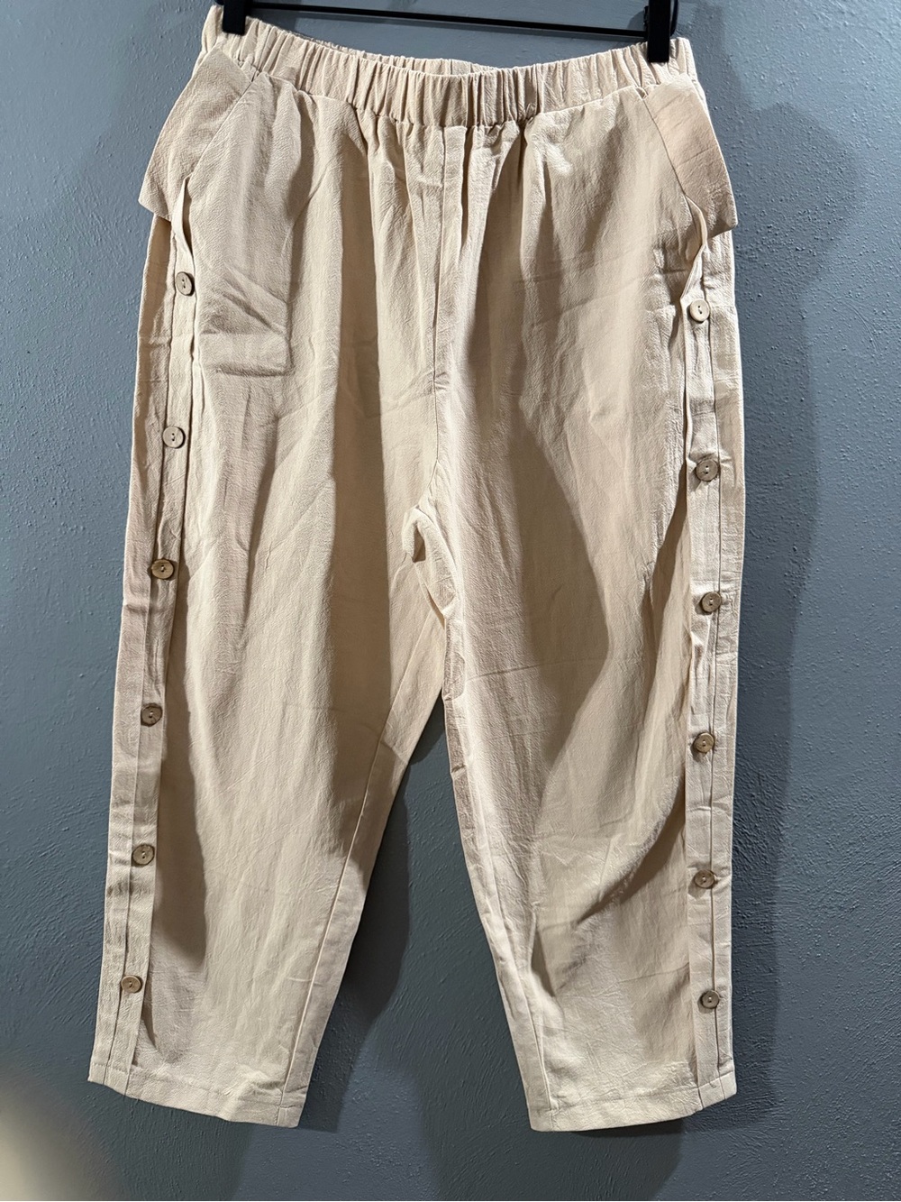 NWOT Women's Straight-Leg Button-Trim Pants in Cream